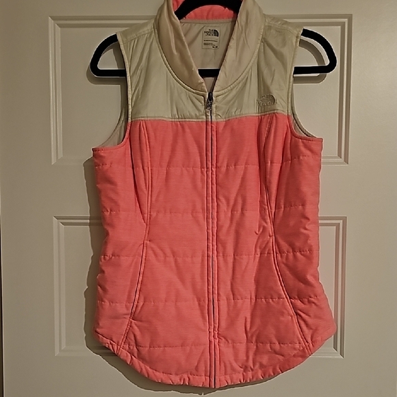 The North Face Peach and Cream Insulted Puffer Vest sz medium - Picture 1 of 8
